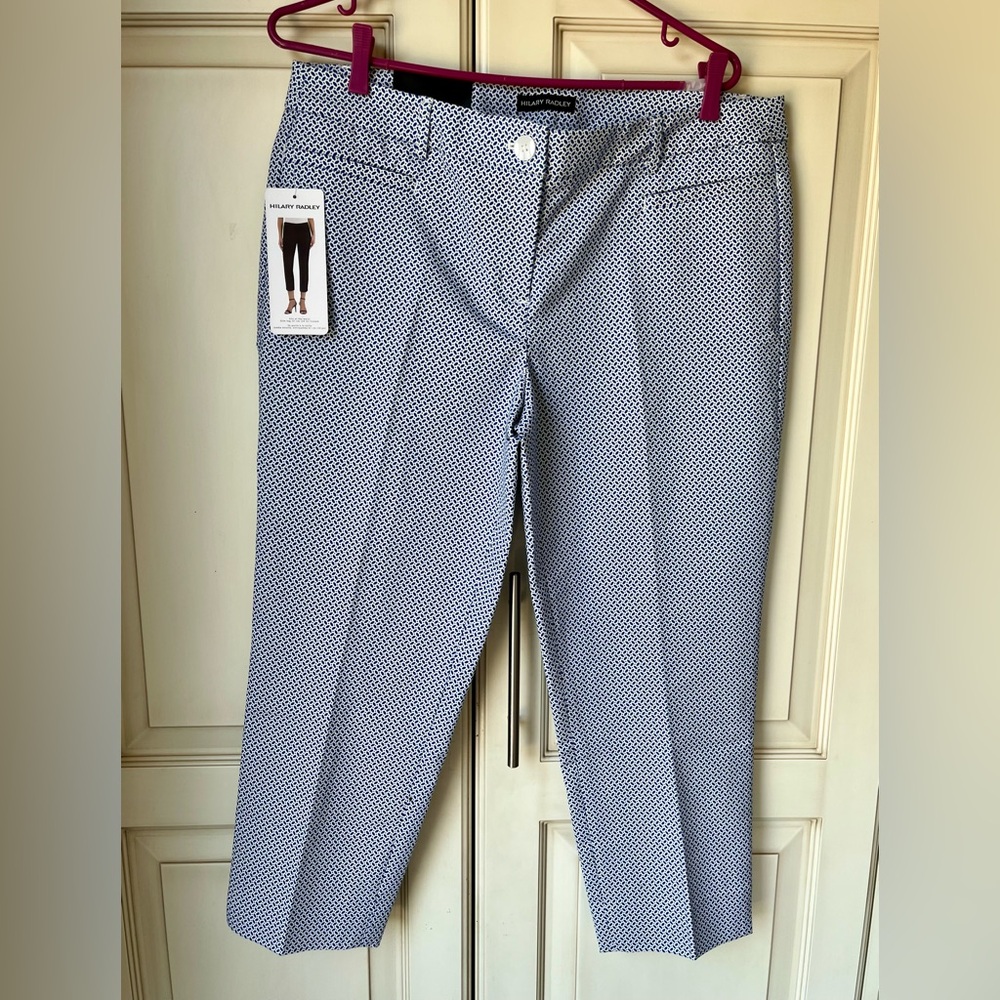 🍋 Hillary Radley NWT capris. Blue size 12.